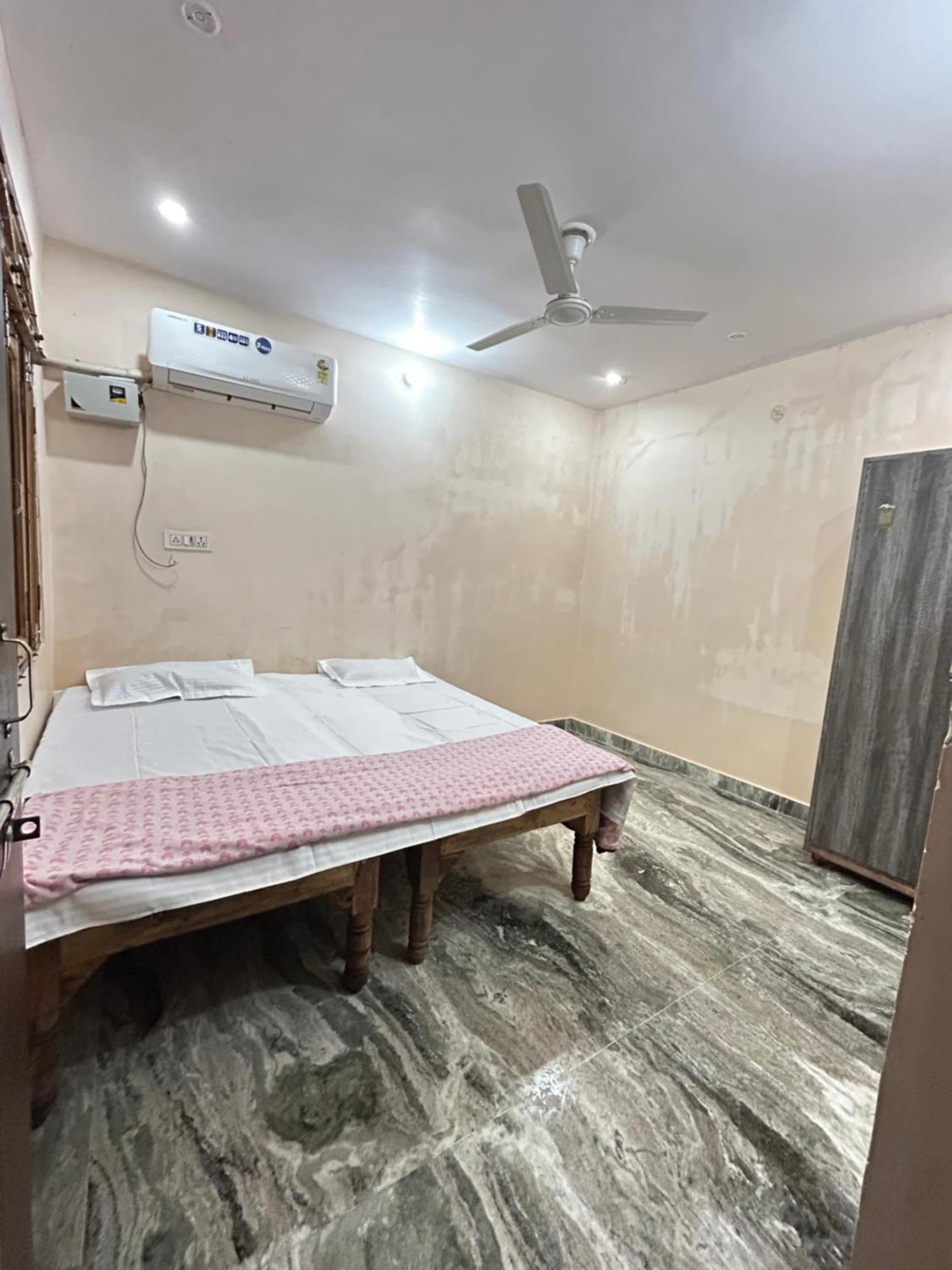 Vishwanath Residency Villa Allāhābād Junction Exteriör bild